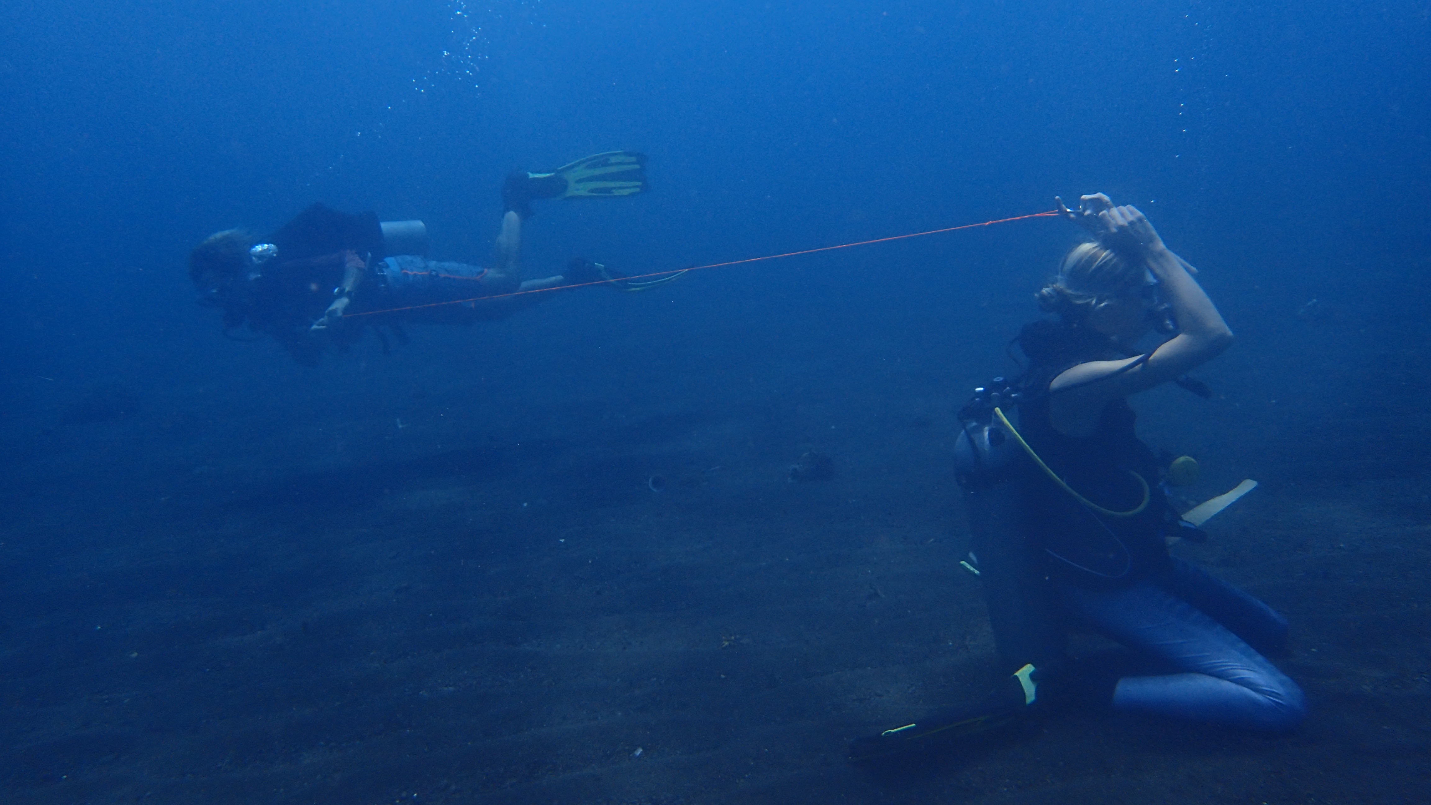 Practicing underwater circular search pattern