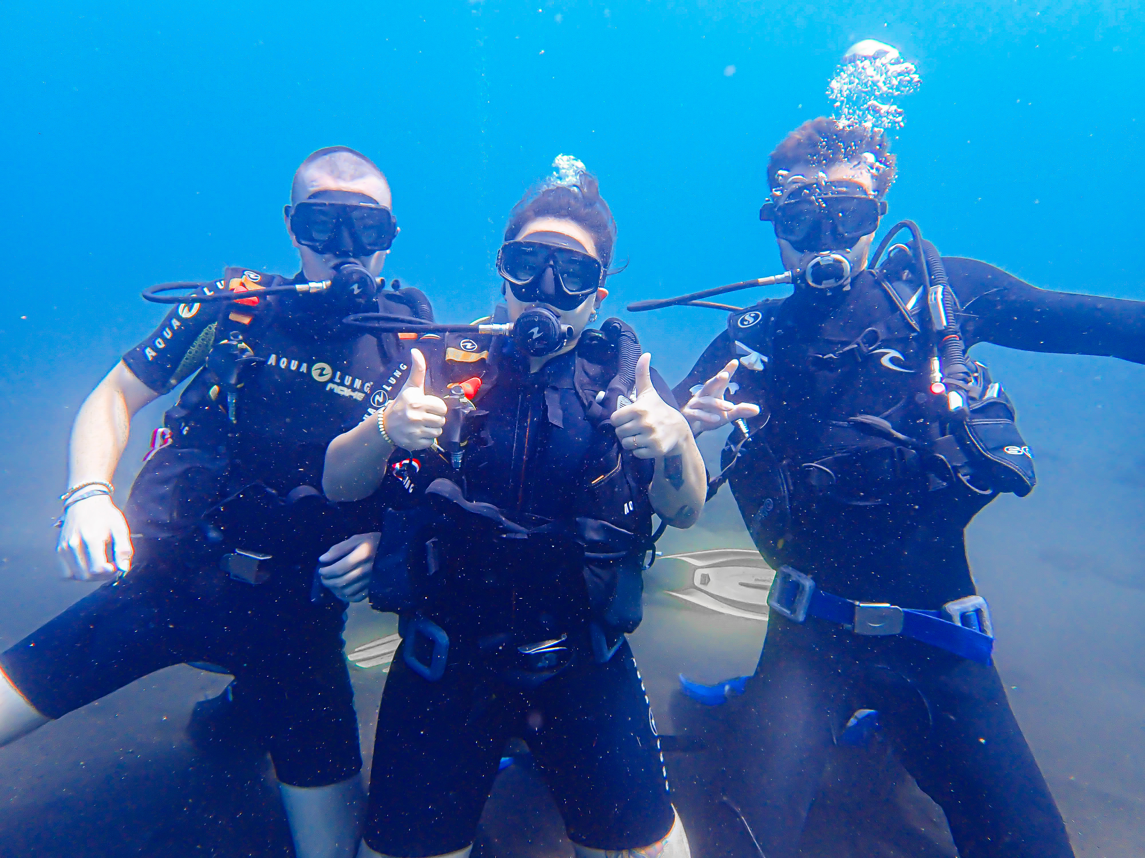 PADI Open Water students during the open water dive son the USAT Liberty shipwreck