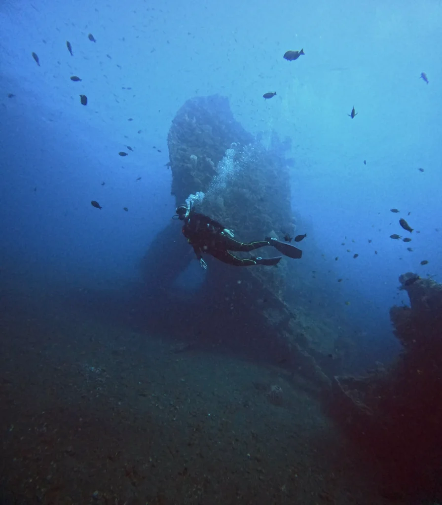 how to dive amed wrecks